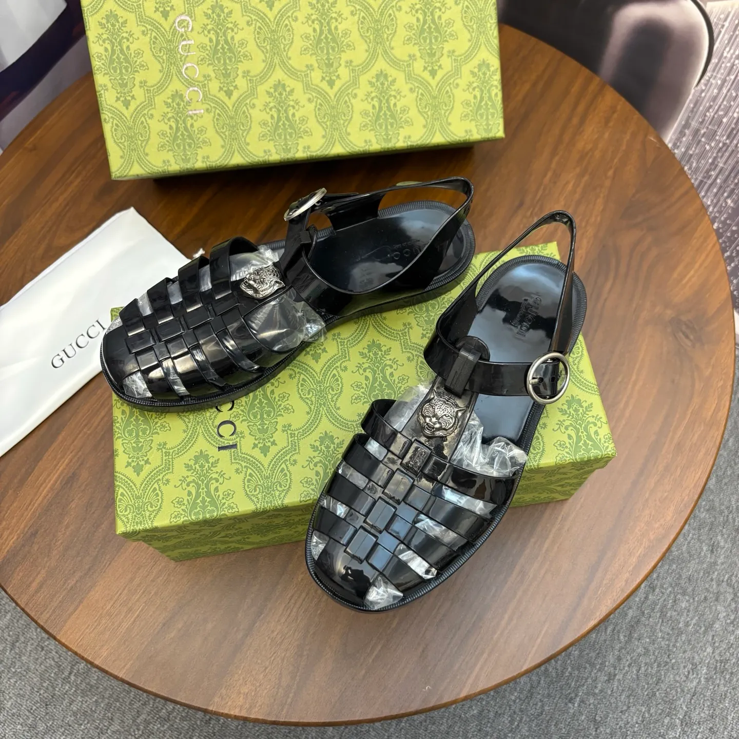 Men's shoes: 260💰[Gucci] sandals, counter quality, top-quality original items, real photos! Original T men's shoes 💰PU material, fine workmanship, comfortable; genuine 1:1 replica Size: 36 ~ 46